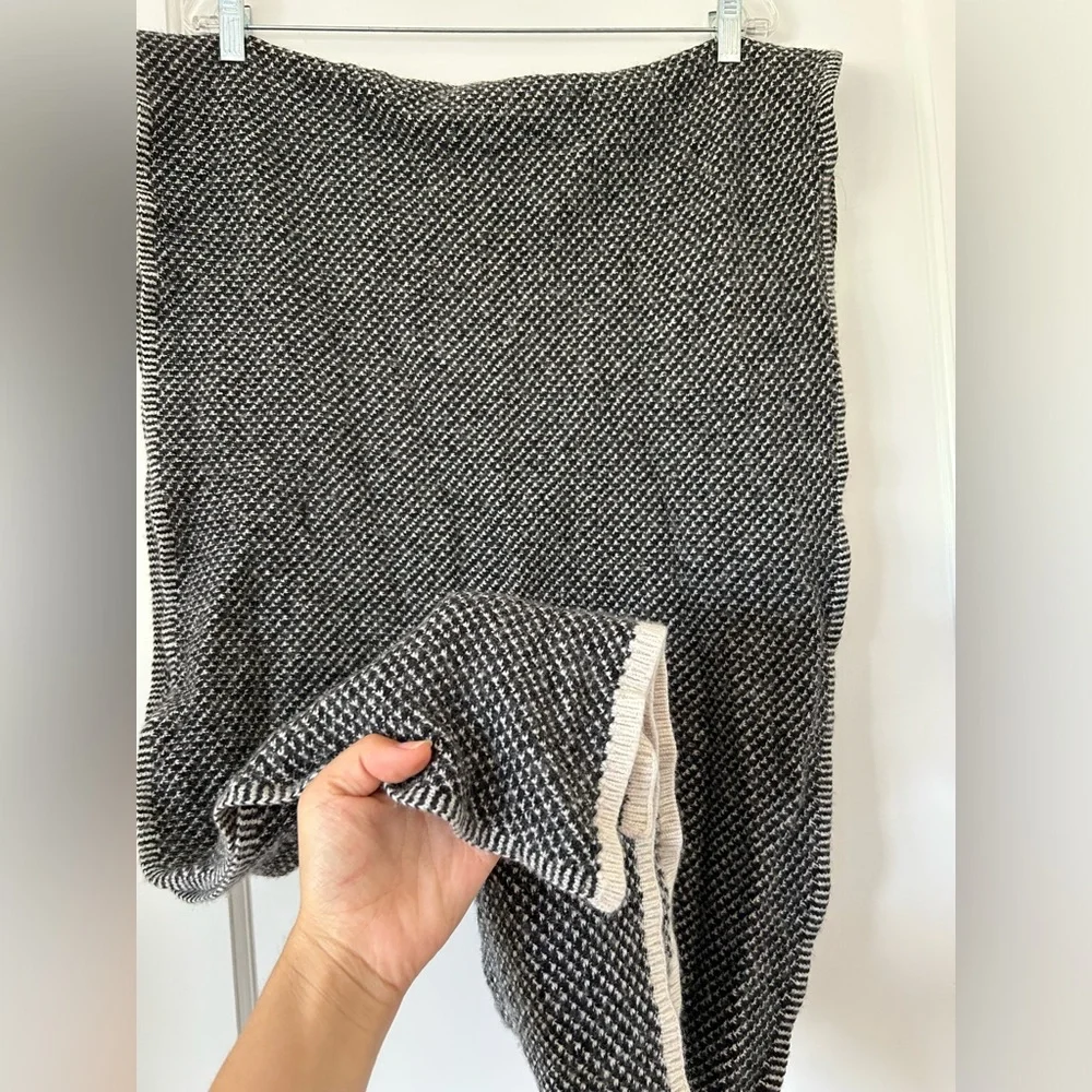 Banana Republic Italian Yarn Scarf Merino Wool Cashmere Alpaca Black White 33